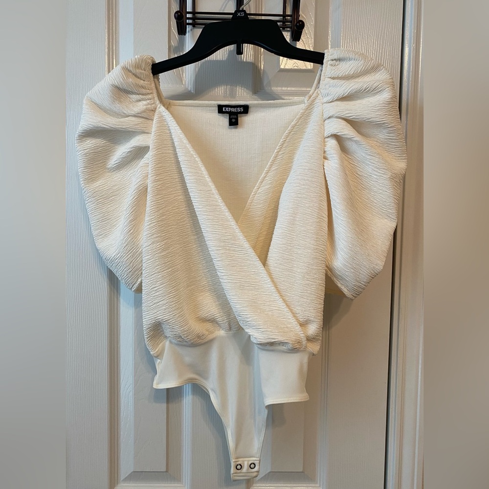 Express Thong Bodysuit Puff Sleeves Ivory Color Size XS EUC